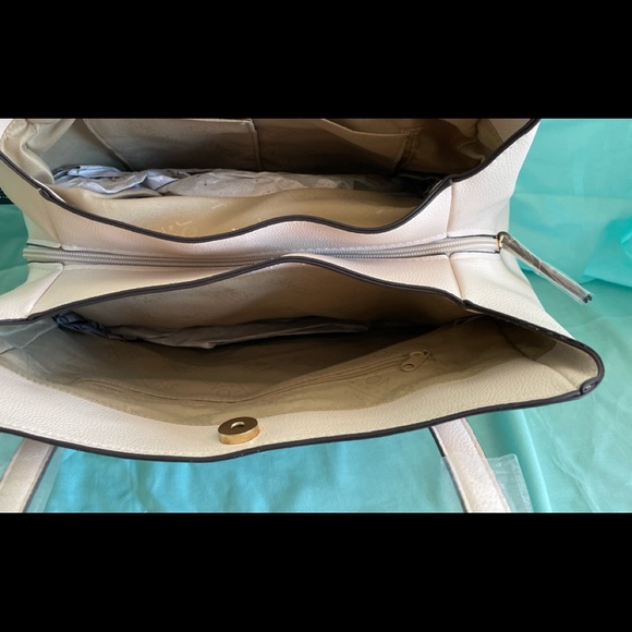 Jones New York Signature Hand Bags 3 different colors to choose from. - Picture 4 of 9